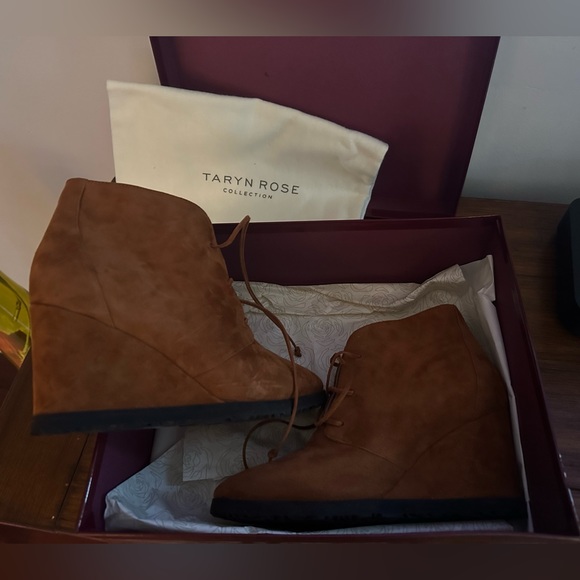 Taryn Rose size 7 boots never worn - Picture 1 of 4